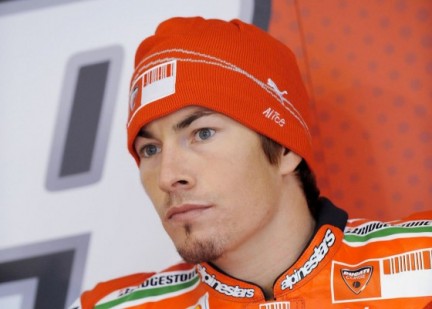 nicky hayden signs for ducati for 2 more years