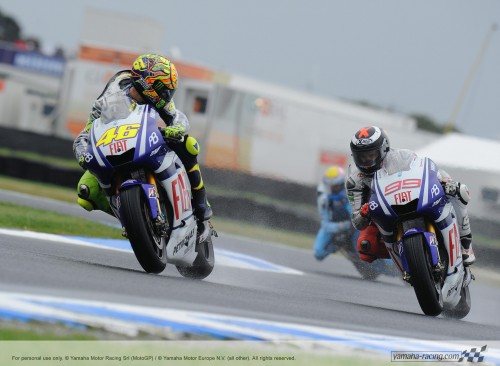 Valentino Rossi looks back at Jorge Lorenzo