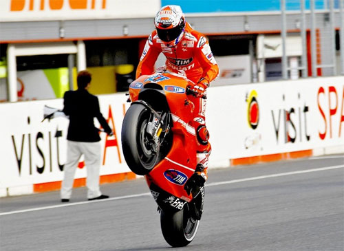 Casey Stoner wins in Japan